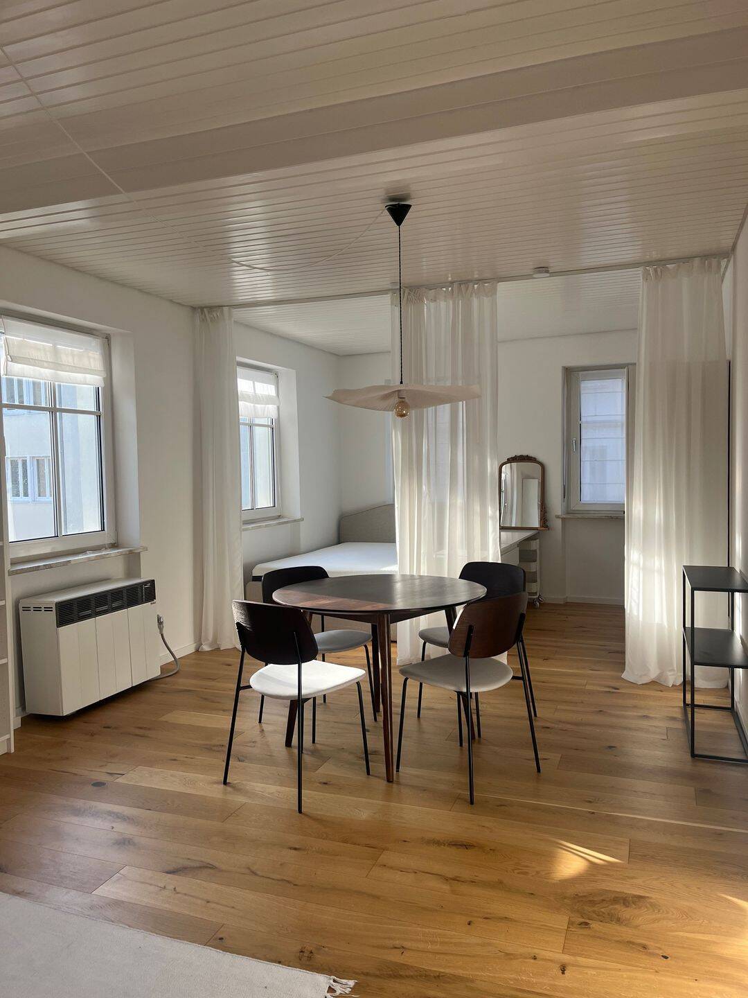 Stilvoll möblierte 1-Zimmer-Wohnung im Herzen der Nürnberger Altstadt – Nürnberg – Vorschaubild 2