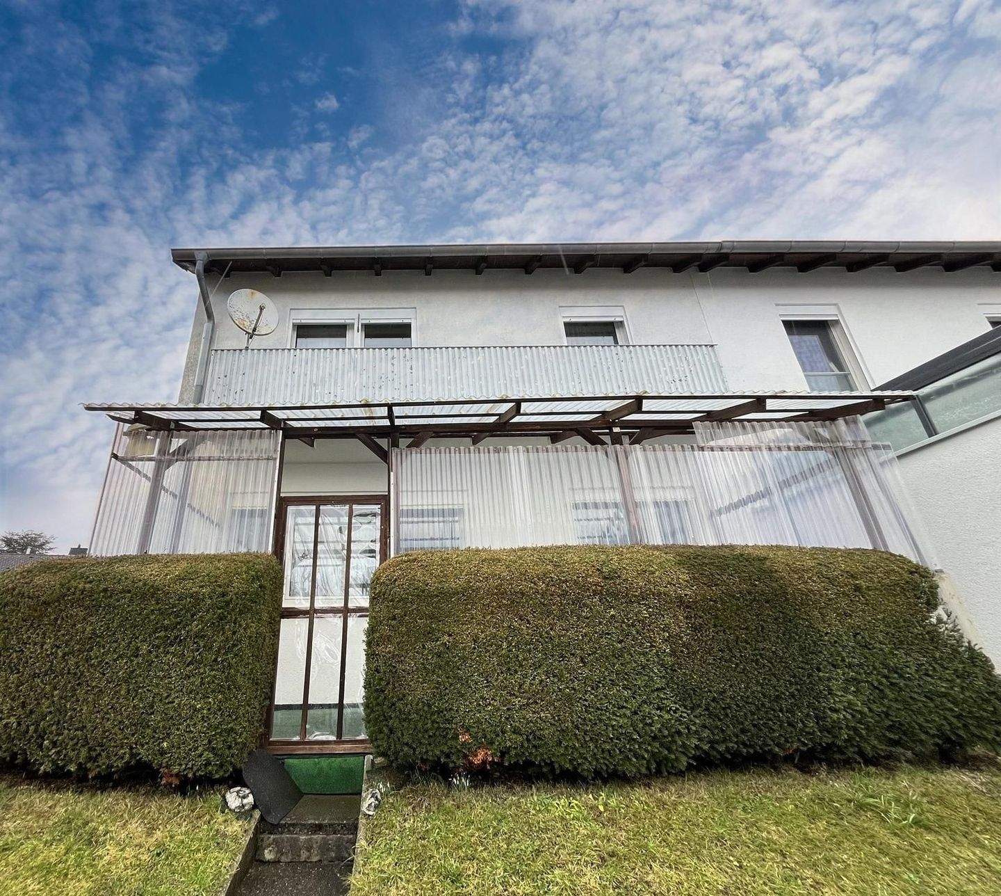 Doppelhaushälfte mit zwei Vollgeschossen und Garage in Fuldatal-Rothwesten – Fuldatal – Bild 1 von 9