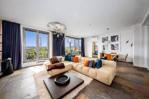 Seltenes Angebot: Berlin-Mitte, 7. Etage. Ruhig, kernsaniert & lichtdurchflutet über den Dächern. – 10117 Berlin – Vorschaubild 2