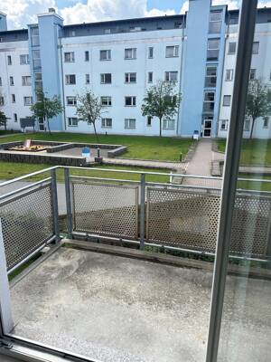 Einziehen & Wohlfühlen! 2-Zimmer-Wohnung, guter Schnitt + Parkett + Bad mit Wanne + Balkon – 99097 Erfurt – Vorschaubild 4