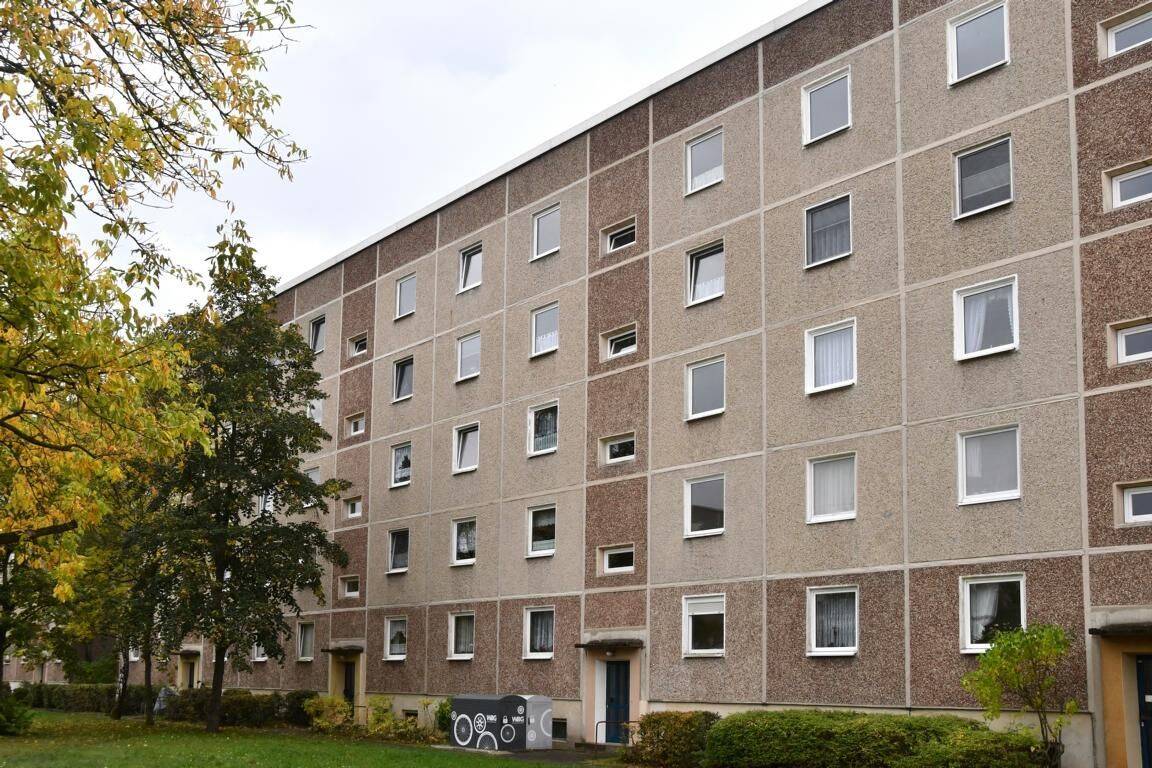 WBG - bezugsfertige 4 Zimmer mit Wohlfühlbad mit Wanne u. Balkon!