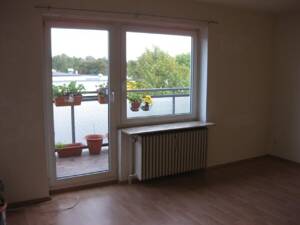 Schöne 1-Zimmer Wohnung 3.OG Mitte mit Balkon in Hamburg-Wandsbek