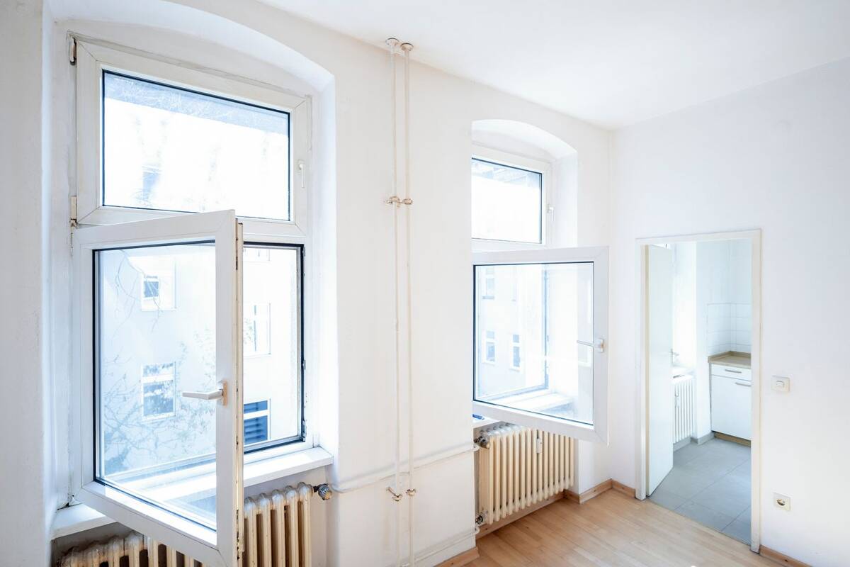 Kreuzberger Altbaucharme | Helle, bezugsfreie 1-Zimmer-Wohnung! – 10999 Berlin – Bild 1 von 9