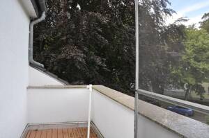 RESERVIERT - Einziehen und wohlfühlen: modernisierte DG-Wohnung, 4 Zimmer, Loggia, Klimaanlage und Gartennutzung – 45355 Essen – Vorschaubild 5
