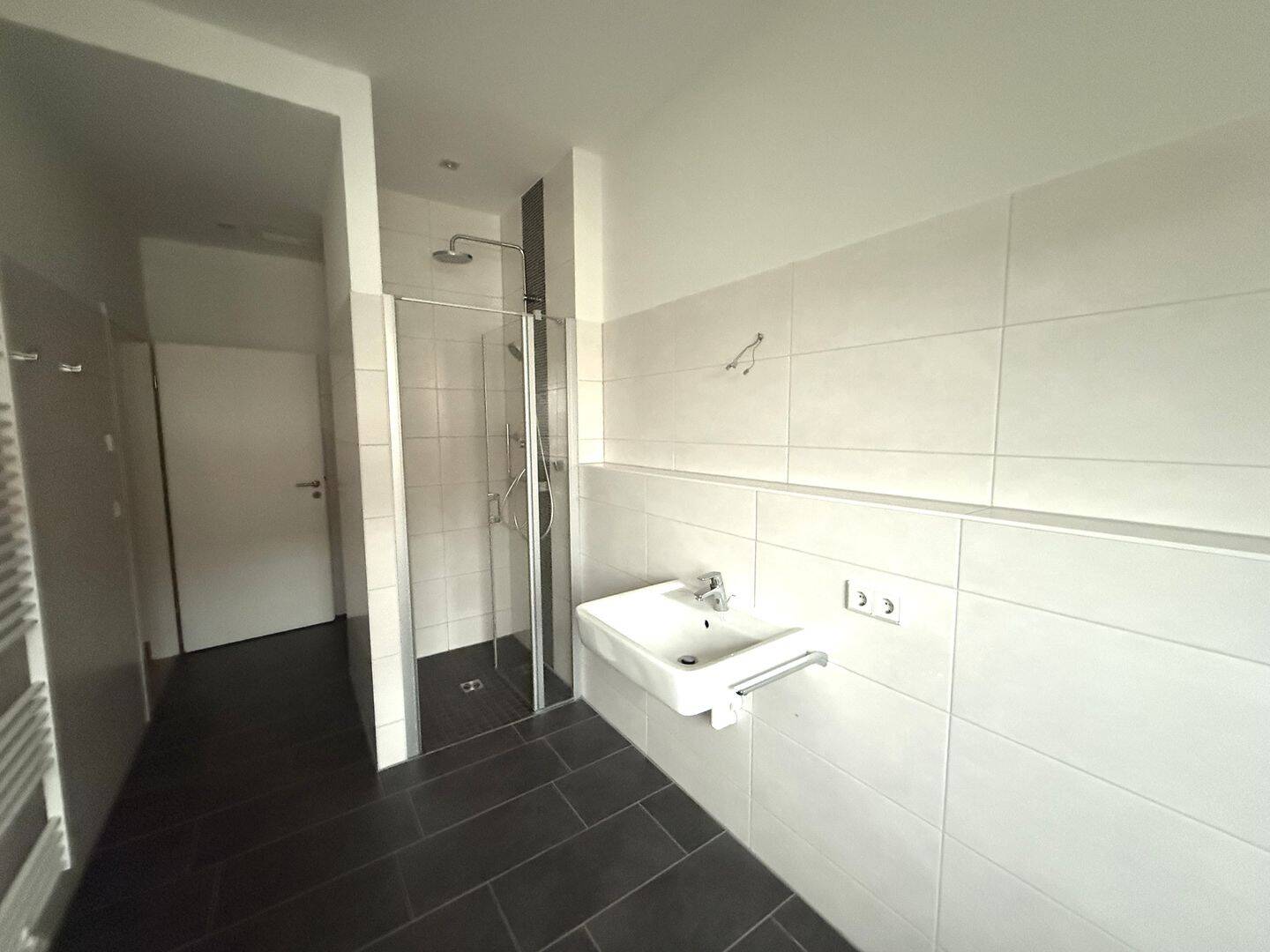 3-Raum-Penthousewohnung mit Weitblick + Lift + Carport + EBK – Chemnitz – Vorschaubild 8