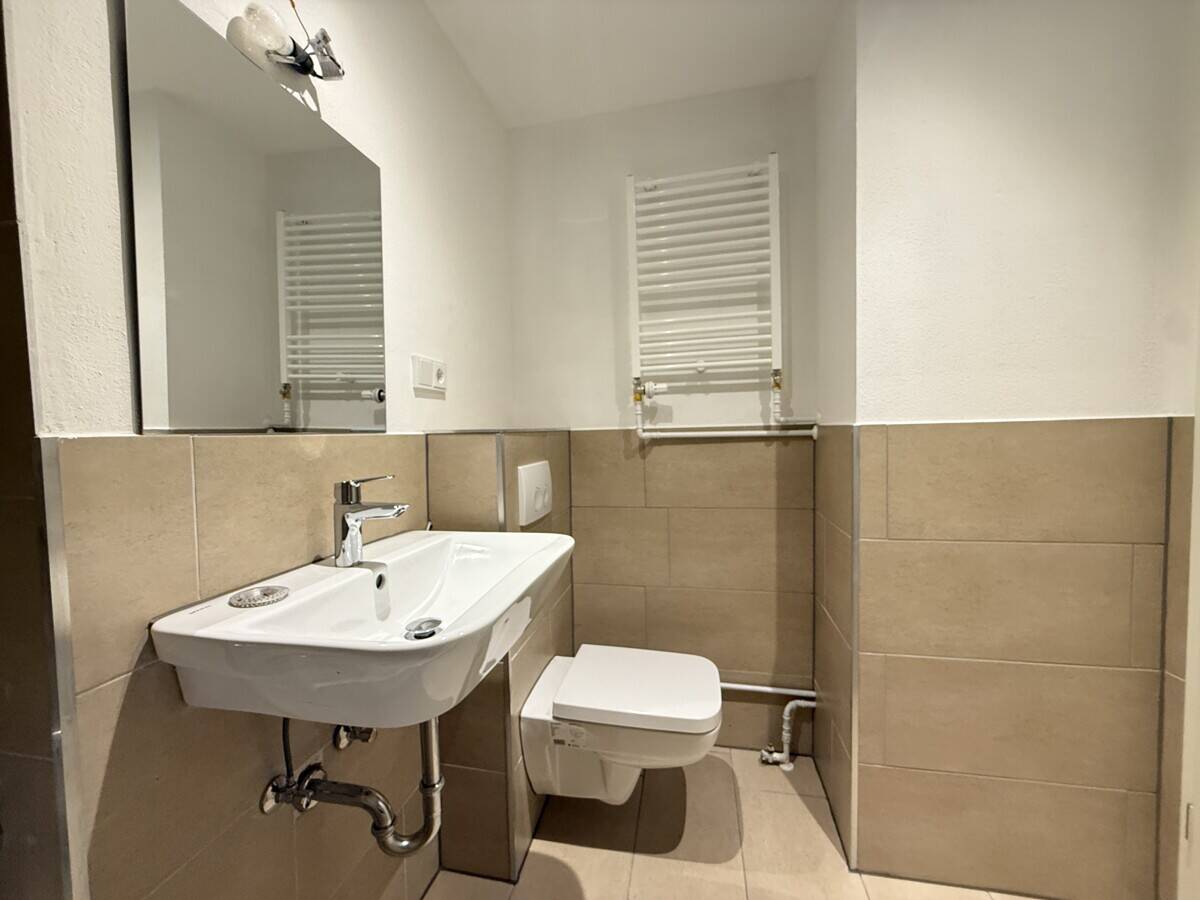 Renoviert & flexibel nutzbar - Apartment mit Panoramablick, großem Balkon und TG-Stellplatz – München – Vorschaubild 6