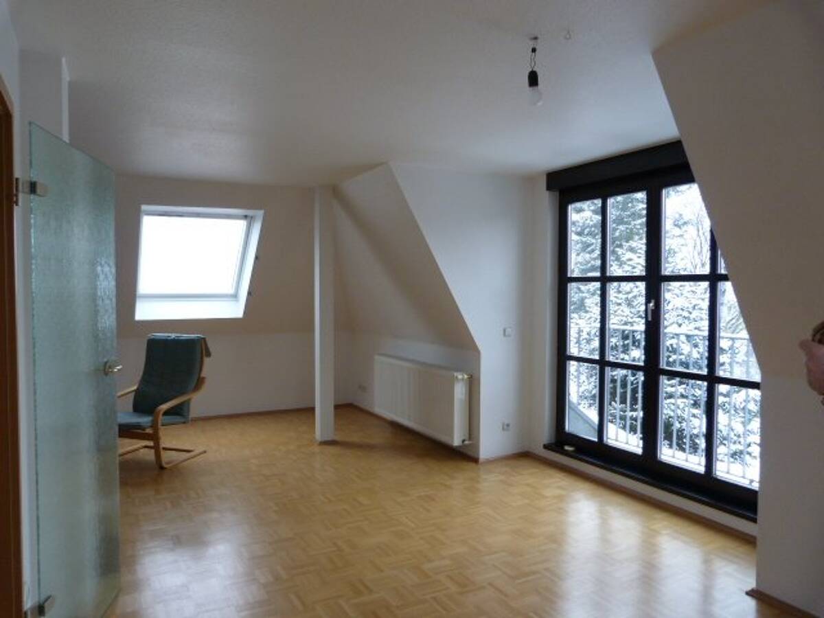 Geräumige Einlieger-Dachgeschosswohnung in bevorzugter und "fast" zentraler Lage von Dortmund! – 44141 Dortmund – Bild 1 von 6