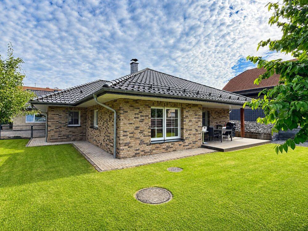 Exklusiver Bungalow mit großer Hobbygarage auf schönem Grundstück – Maroth – Vorschaubild 3