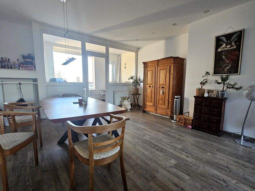 Haus-im-Haus-Feeling. Großzügige Maisonettewohnung im 2-Familienhaus mit Balkon und Dachloggia – Solingen – Vorschaubild 2