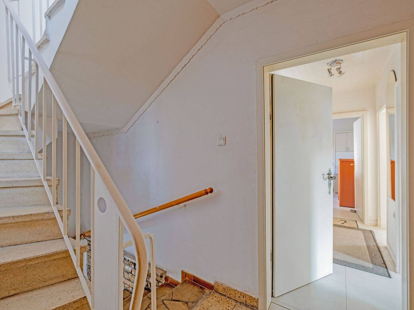 Vielseitiges Zweifamilienhaus mit Ausbaupotenzial – Manching – Vorschaubild 2
