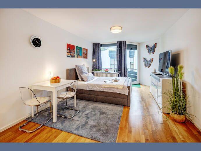 Möbliert: Modern möblierte Balkonwohnung zur Miete – München – Vorschaubild 2