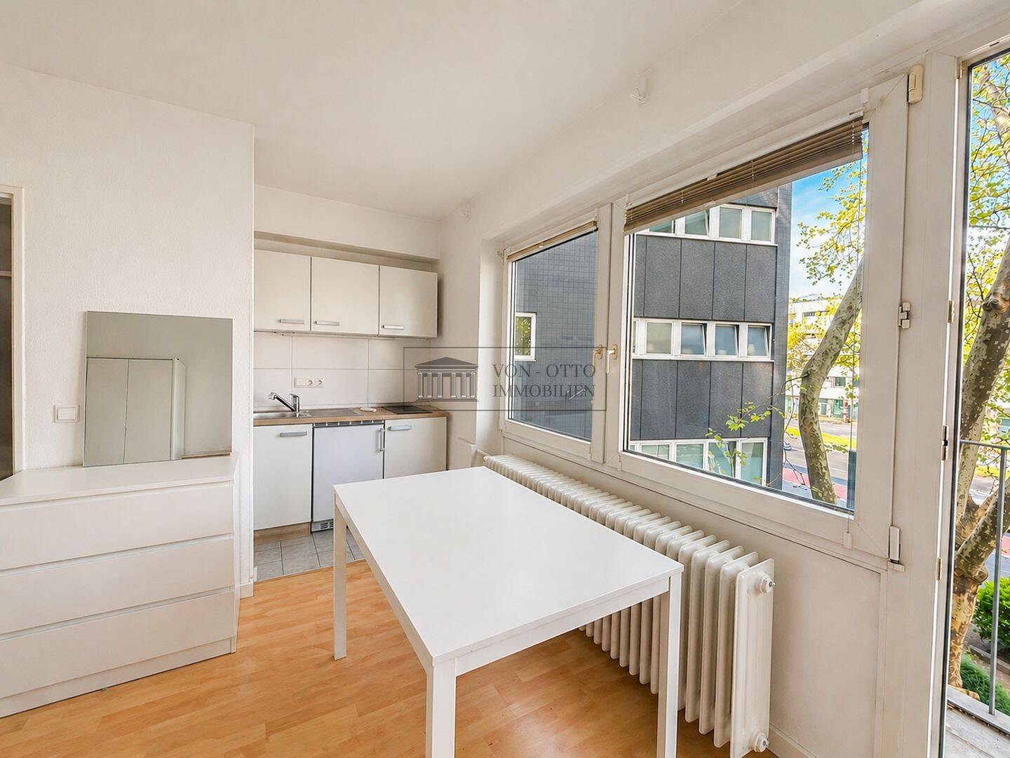 Top Rendite im Zentrum: Möblierte 1-Zimmer Wohnung – Köln – Vorschaubild 3