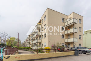 Kernsanierte Dachgeschosswohnung mit Südostbalkon, Aufzug und Stellplatz in Untertürkheim