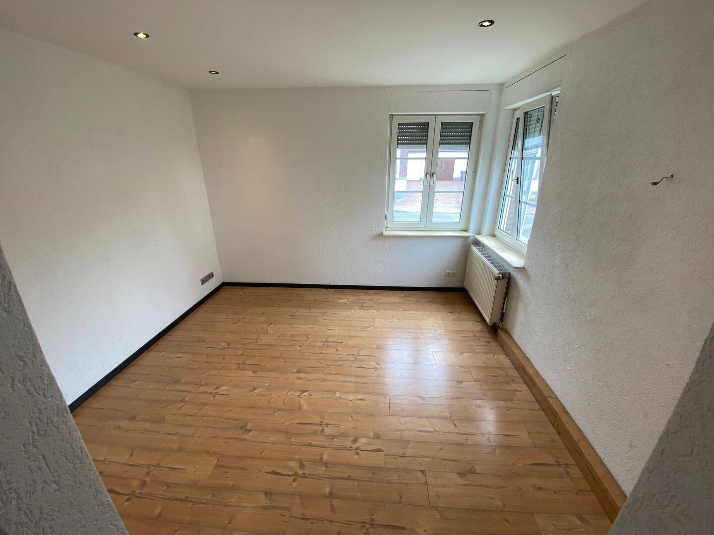Bezugsbereites Eigenheim mit Garten, Terrasse und ausgebautem Dachgeschoss – Bremen – Vorschaubild 4