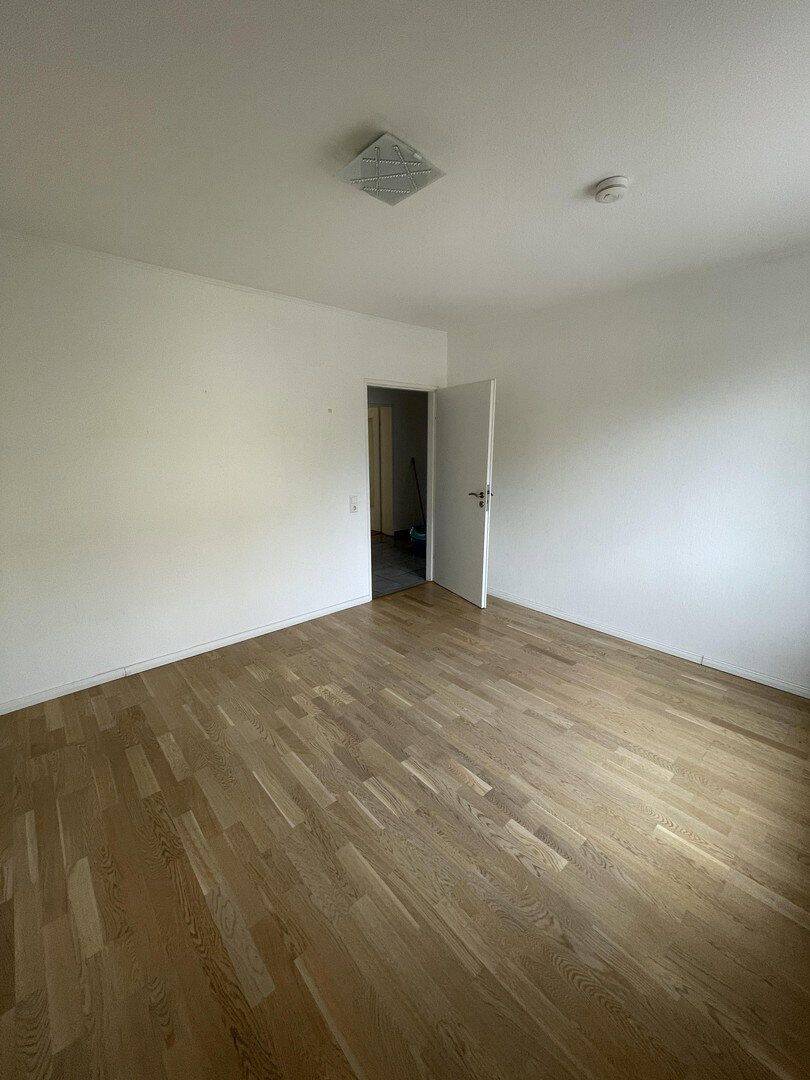 VON PRIVAT: Großzügiges 4-Zimmer-Wohnglück mit Süd-West-Loggia & Garage in Bad Schwartau – Bad Schwartau – Vorschaubild 6