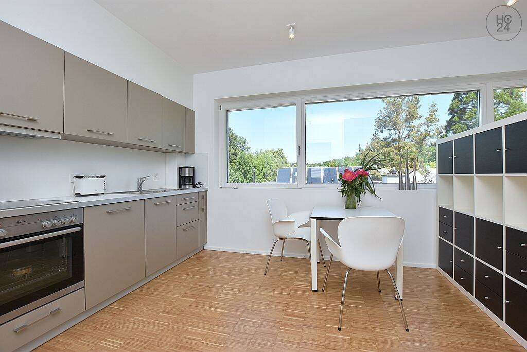Modern möblierte Wohnung mit großer Fensterfront und Blick ins Grüne in Stuttgart Weilimdorf – Stuttgart – Vorschaubild 3
