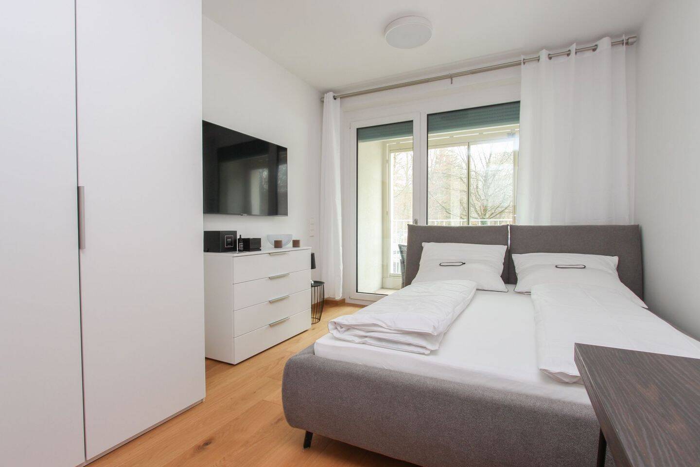Praktisch möbliertes 1-Zimmer-Apartment mit Loggia – München – Vorschaubild 4