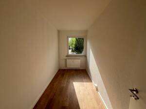 Ihre neue 4 Zimmer Wohnung in Neuplanitz mit Balkon – 8062 Zwickau – Vorschaubild 3