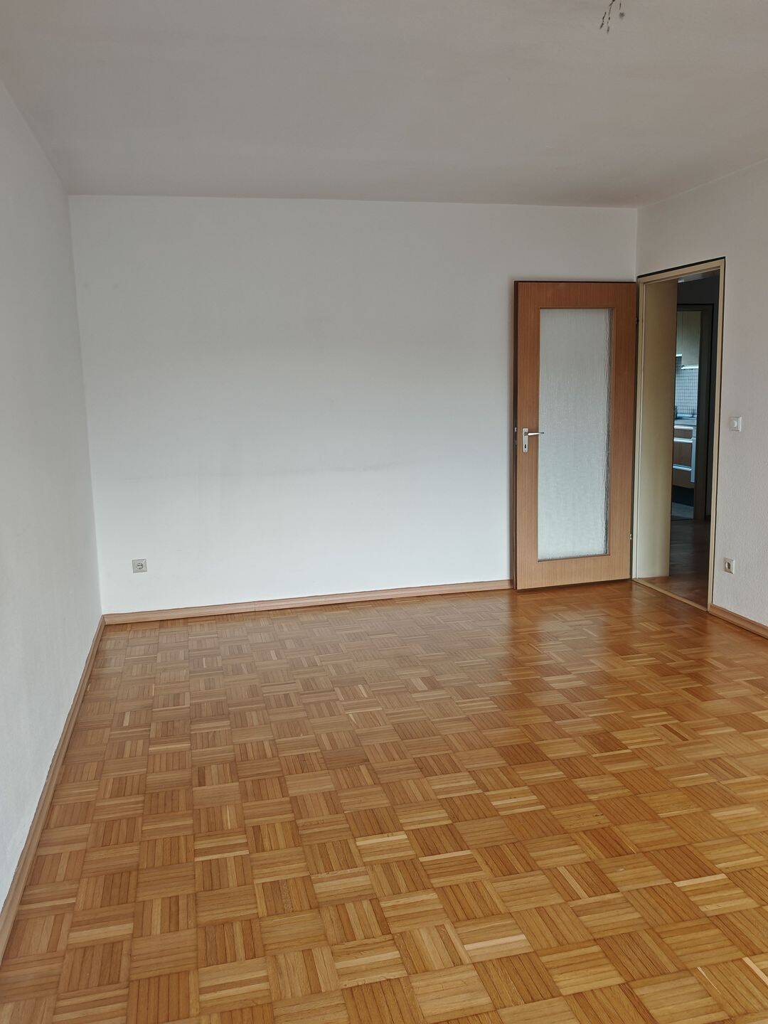Attraktive Wohnung mit Balkon in ruhiger Wohnanlage von Nürnberg inkl. Einbauküche – Nürnberg – Vorschaubild 2