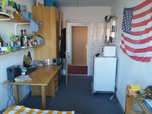 Möbliertes Zimmer im Studentenwohnheim in bester Lage zu Uni und Innenstadt – 91052 Erlangen – Vorschaubild 1