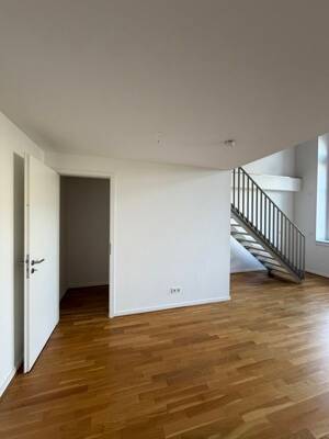 Geräumige 1-Raum-Wohnung im Zentrum mit Einbauküche – 1067 Dresden – Vorschaubild 4