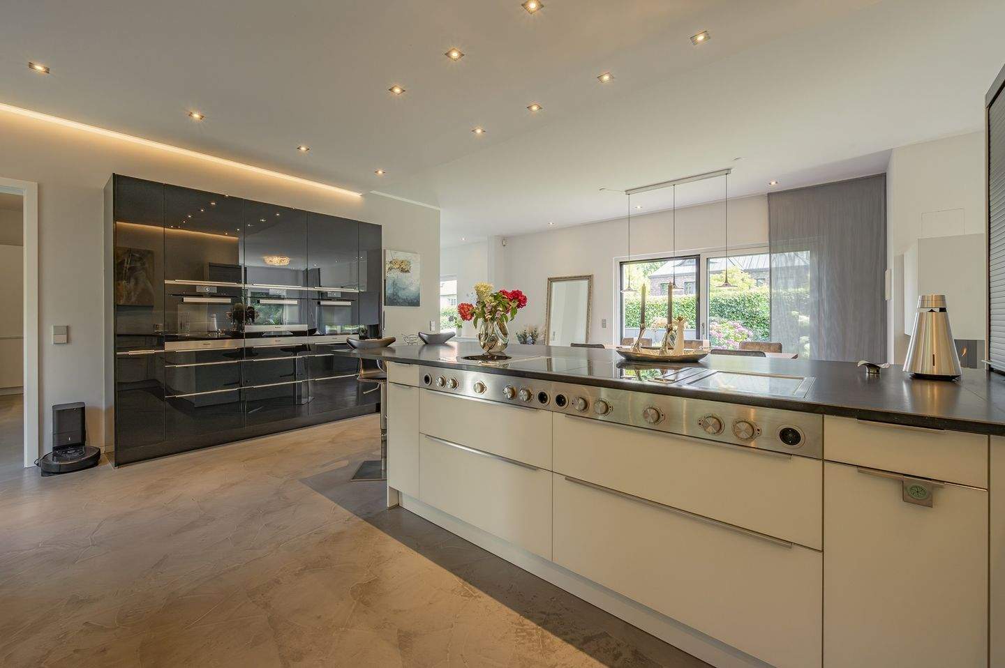 Licht, Luft und Luxus: Exklusive Designvilla mit viel Privatsphäre in Blankenese – Hamburg – Vorschaubild 9