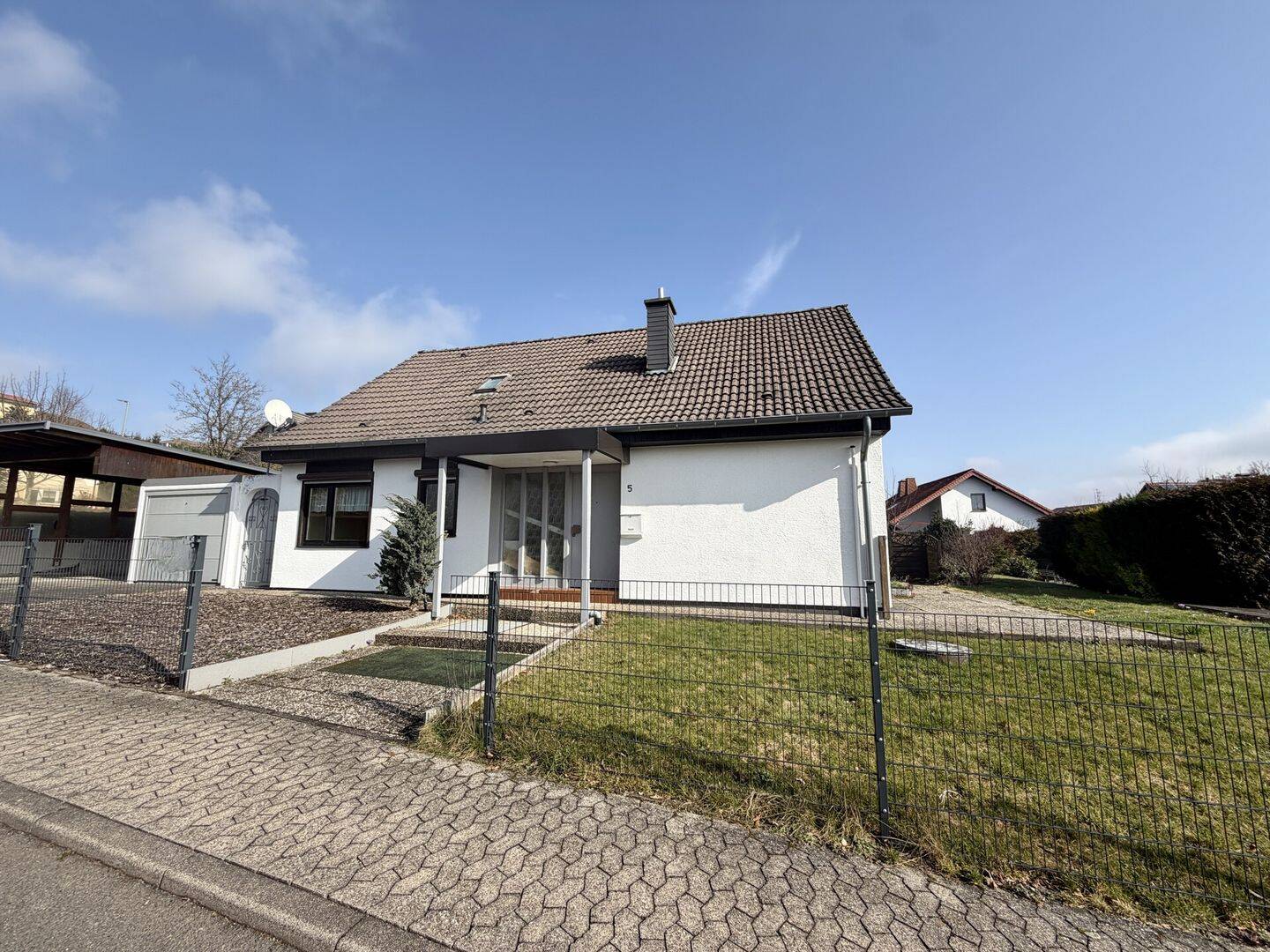 Ankommen, wohlfühlen, zuhause sein - Einfamilienhaus mit herrlichem Garten und viel Platz für die Familie – Birkenfeld – Bild 1 von 9