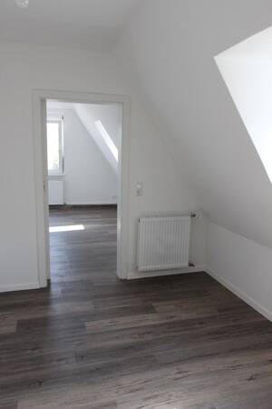 Schöne 2-Zi-Dachgeschosswohnung & großzügiger Hobbyraum - Erstbezug nach Renovierung! – 70327 Stuttgart – Vorschaubild 5