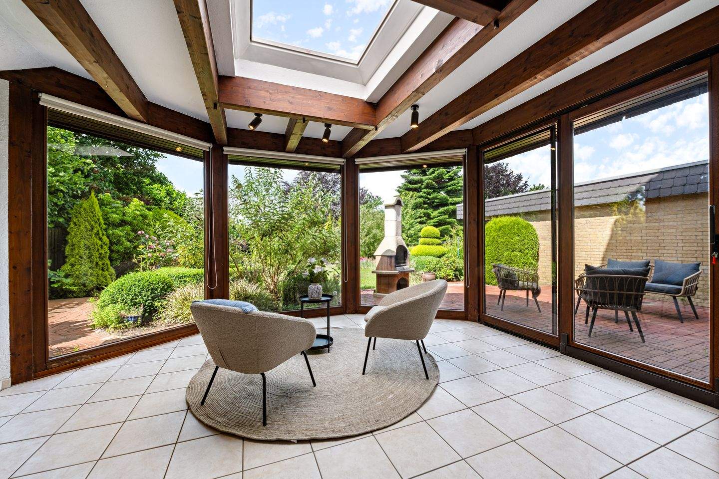 Ihr neues Zuhause : 5-Zimmer-Einfamilienhaus mit liebevoll angelegtem Garten – Heide – Bild 1 von 9