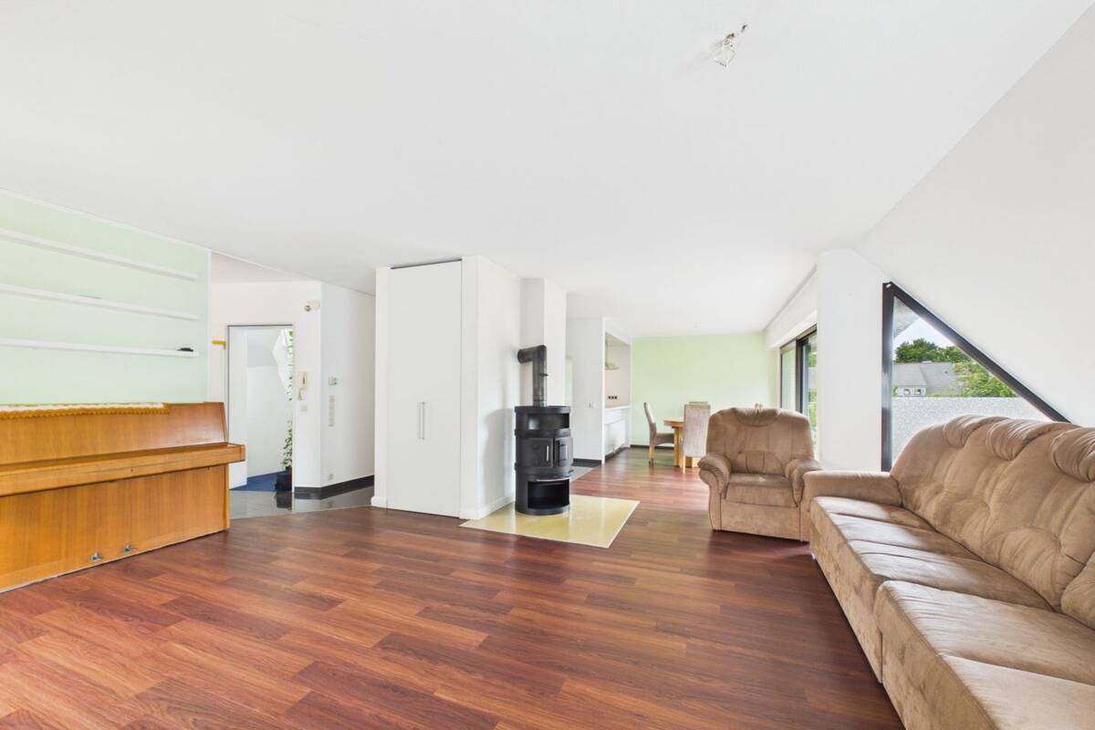 Wohnen auf zwei Ebenen: Großzügige Maisonettewohnung mit Kamin und Loggia am Kappenberger Damm – 48151 Münster – Bild 1 von 9