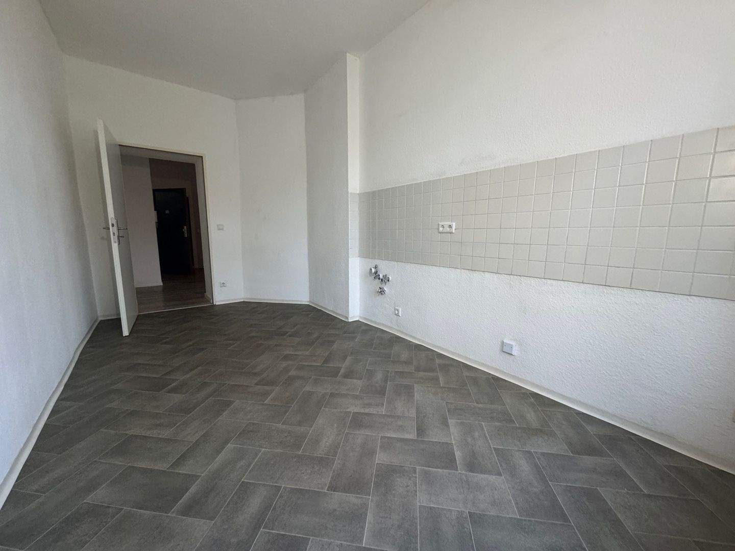 TOP Whg. mit modernen Laminat - große Küche u.v.m. – Chemnitz – Vorschaubild 6