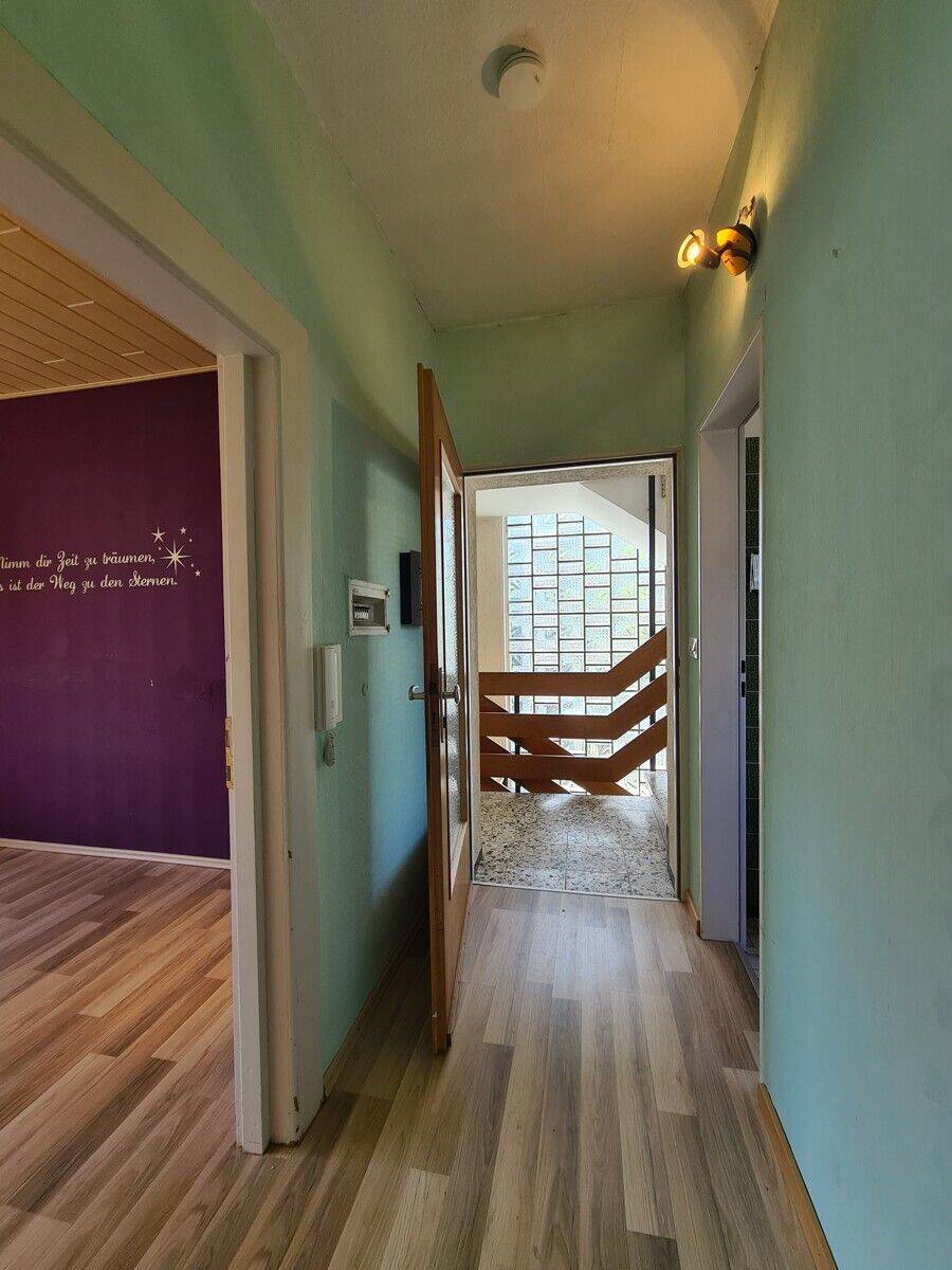 Wunderbares Wohnhaus mit vielen Möglichkeiten! Mit sonnigem Wintergarten und Balkon! – Kassel – Vorschaubild 9