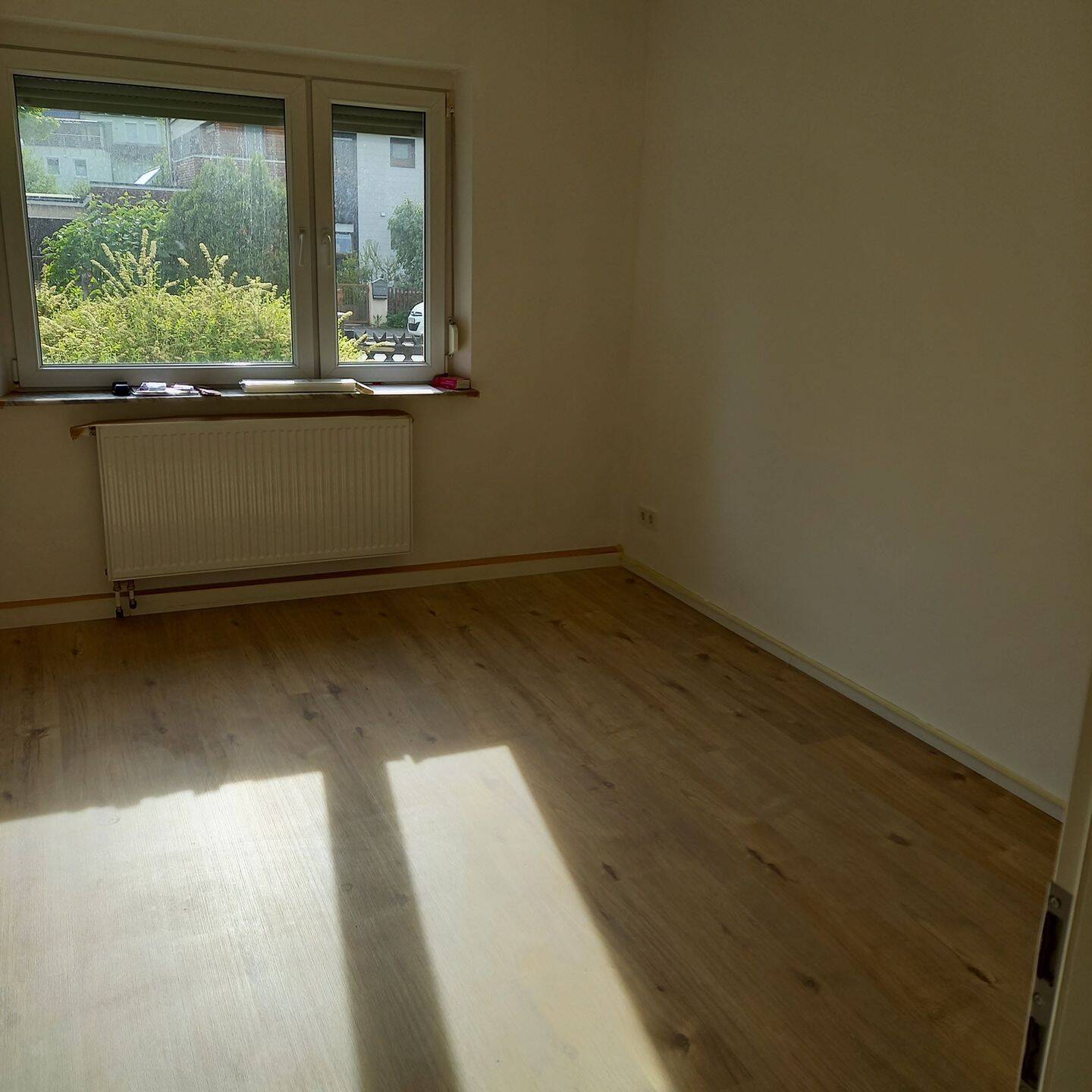 Helle renovierte EG Wohnung mit Terrasse und Gartenmitbenutzung – Nürnberg – Vorschaubild 6