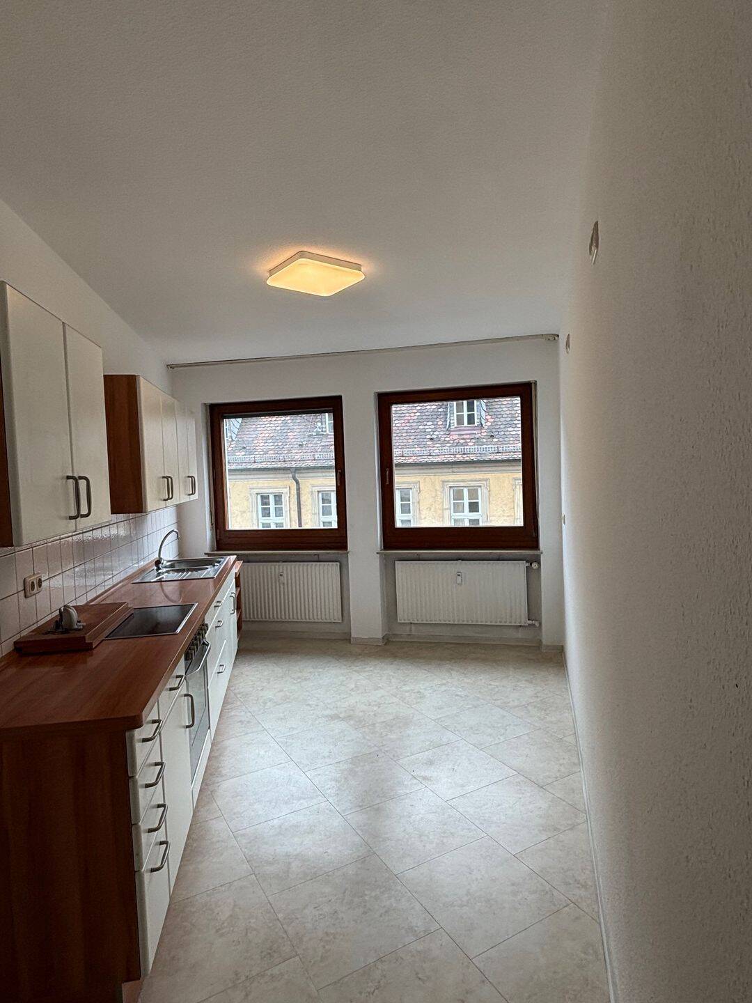 Helle Altbau Wohnung mit Balkon in der Würzburger Altstadt – Würzburg – Vorschaubild 3