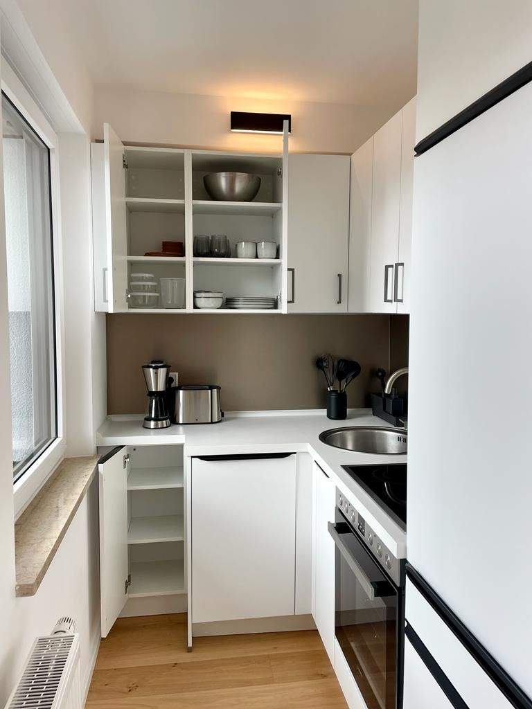 Johannis ! Moderne, helle, möblierte 1-ZW mit 32 m², Balkon, EBK, 1.OG mit Aufzug – Nürnberg – Vorschaubild 9