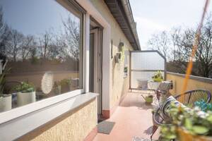 Wunderschöne, kleine Wohnung - komplett renoviert mit sehr großem Balkon und Blick ins Grüne – 47119 Duisburg – Vorschaubild 3
