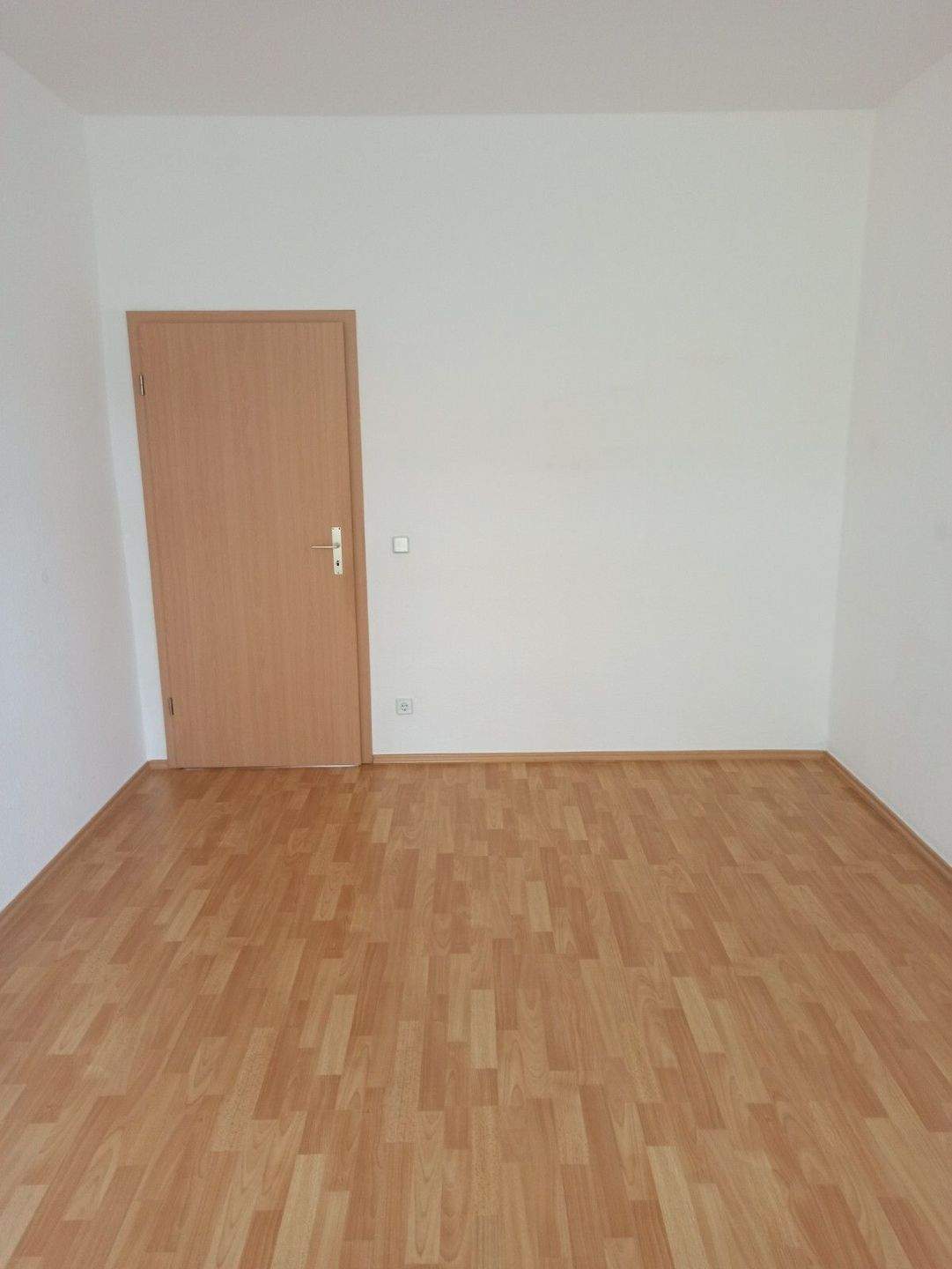 Geräumige 3 Zimmer-Etagenwohnung mit Balkon und Wohnküche in zentraler Lage. – Chemnitz – Vorschaubild 5