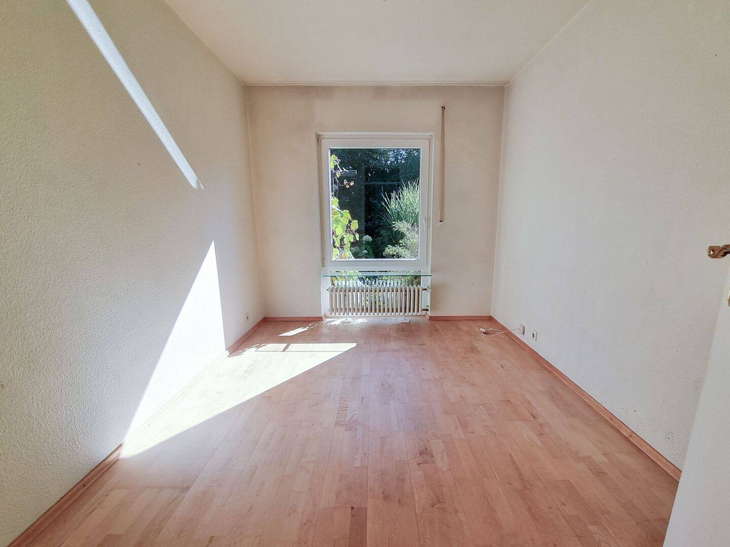 Lichtdurchfluteter Bungalow auf traumhaftem Grundstück inkl. Garage und Waldrandnähe – Schwabach – Vorschaubild 8