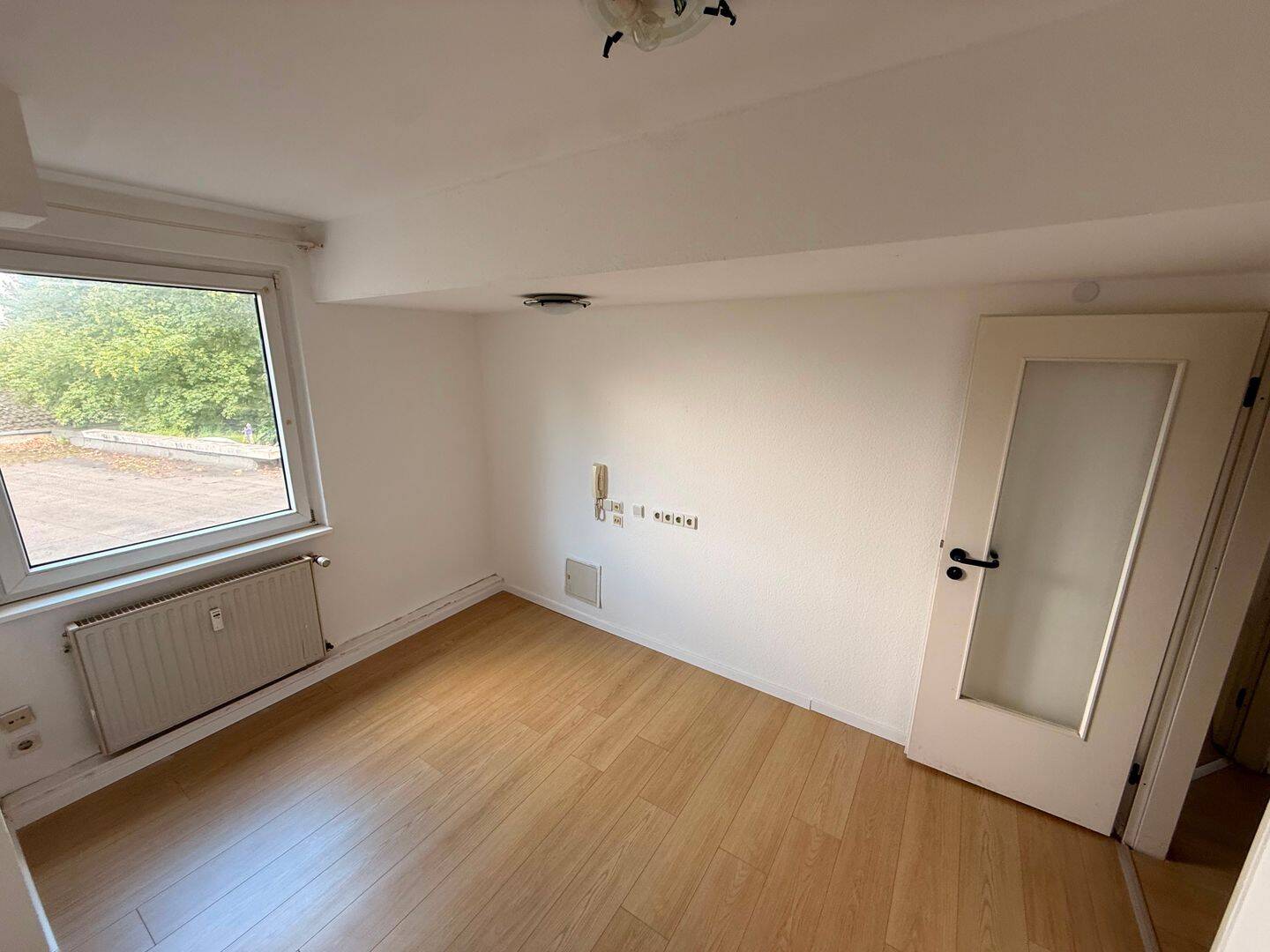Attraktive 9-Zimmer-Wohnung mit Einbauküche in zentraler Lage von Gelsenkirchen – Gelsenkirchen – Vorschaubild 9