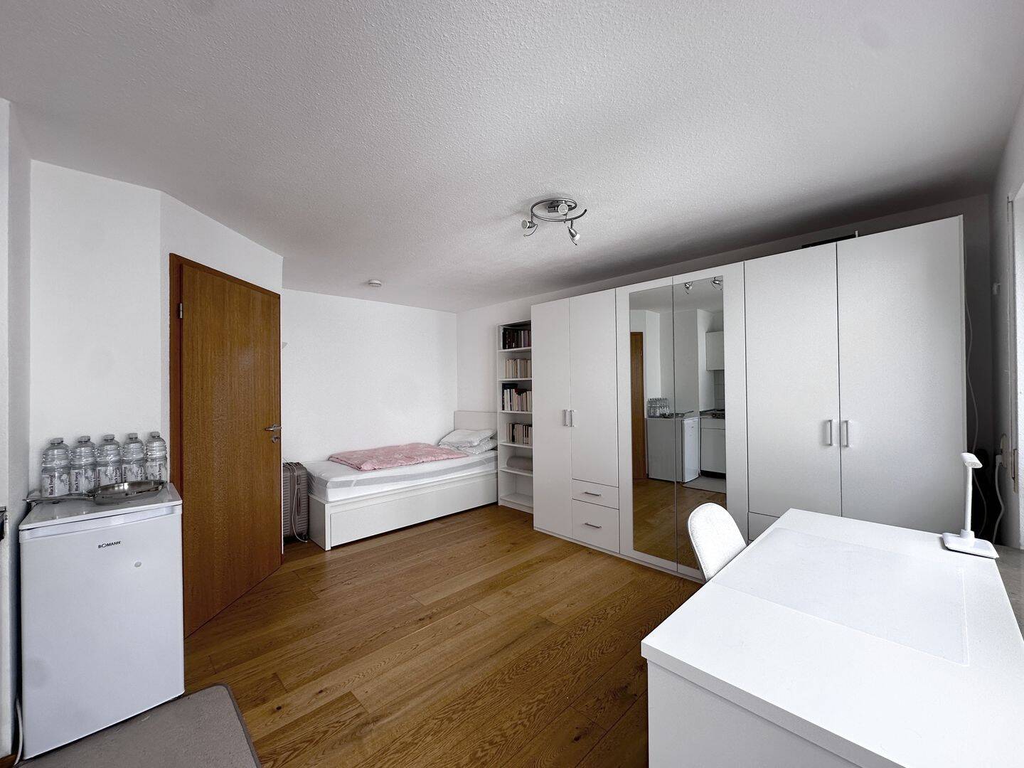 Kapitalanlage mit Perspektive - Charmante 1-Zimmer Wohnung mit Balkon in direkter Uni- und Naturnähe – Stuttgart – Vorschaubild 2