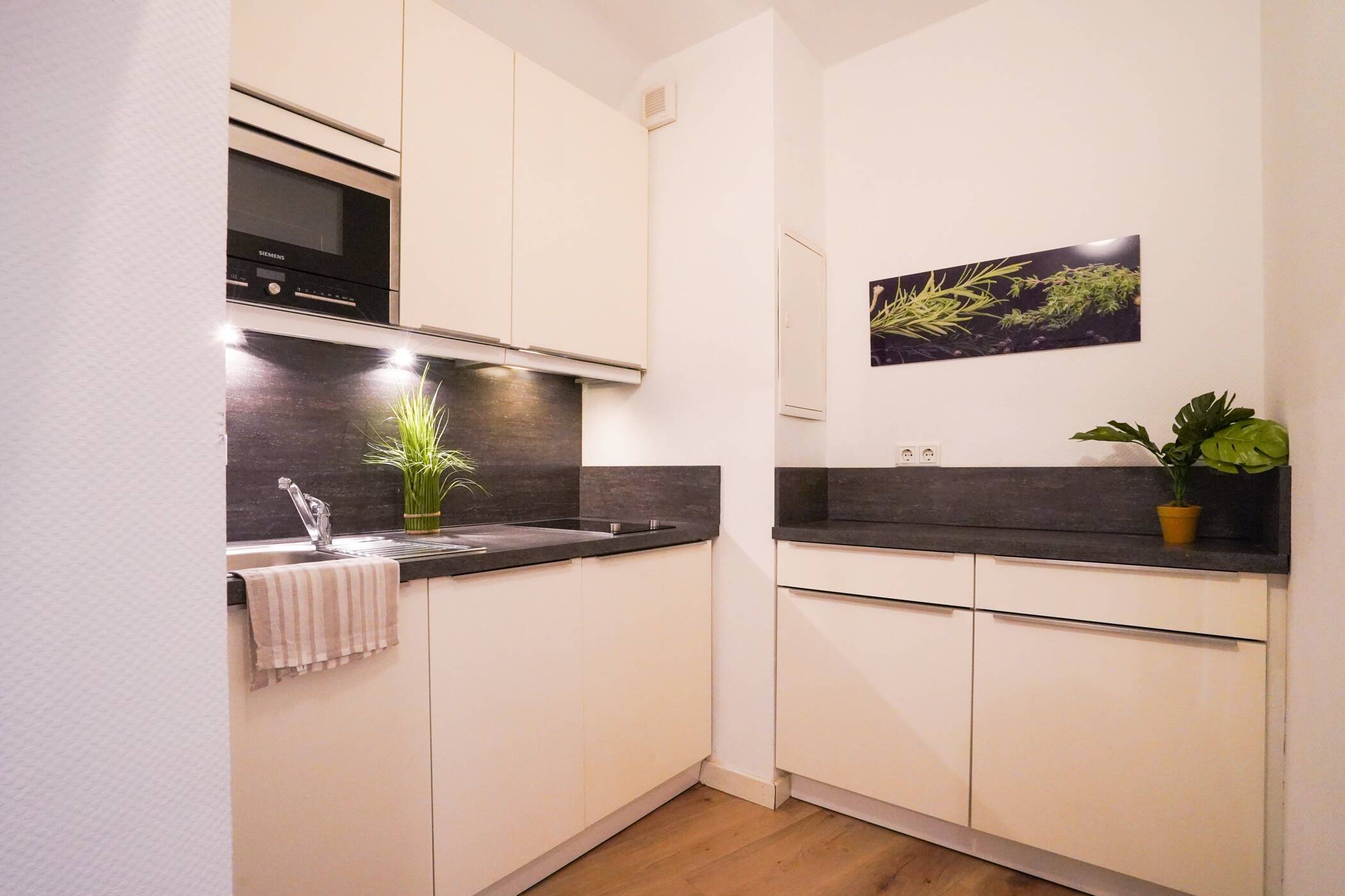 Wohnen mitten im Belgischen Viertel - vollmöbliertes 1-Zimmer-Apartment – Köln – Vorschaubild 2