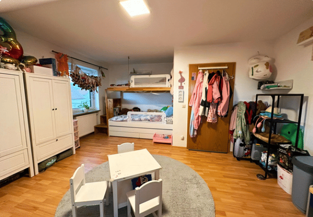 Großzügige 3-Zimmer-Dachgeschosswohnung mit ca. 95 m², Einbauküche und 2 Stellplätzen in Böhmfeld – Böhmfeld – Vorschaubild 5