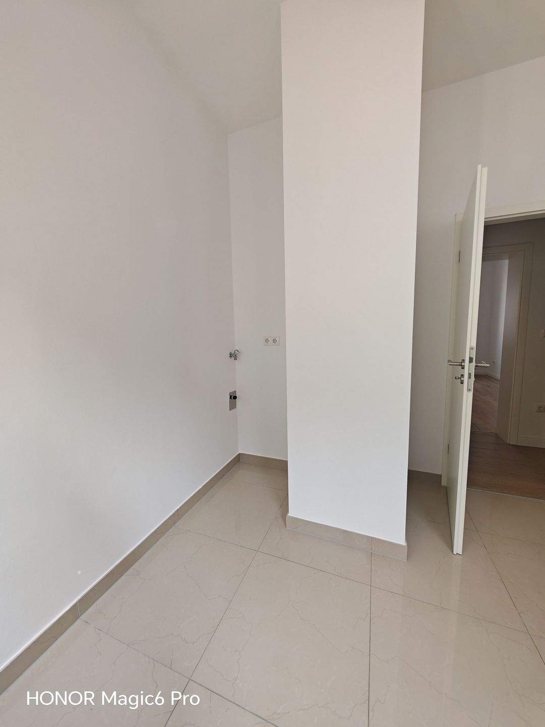 Helle und hochwertig renovierte 2-Zimmer Wohnung inkl. Einbauküche – Nürnberg – Vorschaubild 3