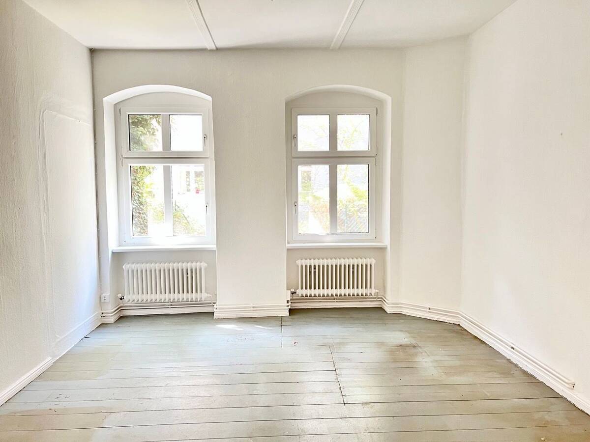 Viel Potenzial in Friedenau: 3-Zimmer-Altbau-EG-Wohnung (teilw. renovierungsbedürftig) – 12161 Berlin – Bild 1 von 9