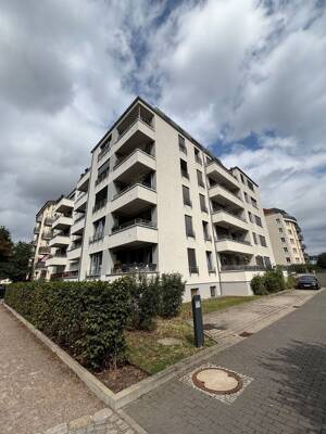 NEU! Moderne 1-RW mit Balkon & TG-Stellplatz in DD-Striesen !!!