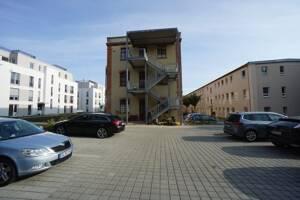 HELLE 2 Raumwohnung mit hochwertiger Ausstattung, Stellplatz und Balkon – 1129 Dresden – Vorschaubild 2