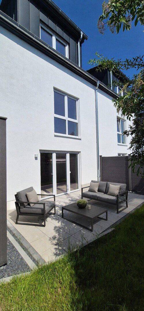 Neubau-Reihenhaus mit Terrasse 140 m² Familienhaus mit sehr niedrigen Energiekosten (EH-40 + PV)
