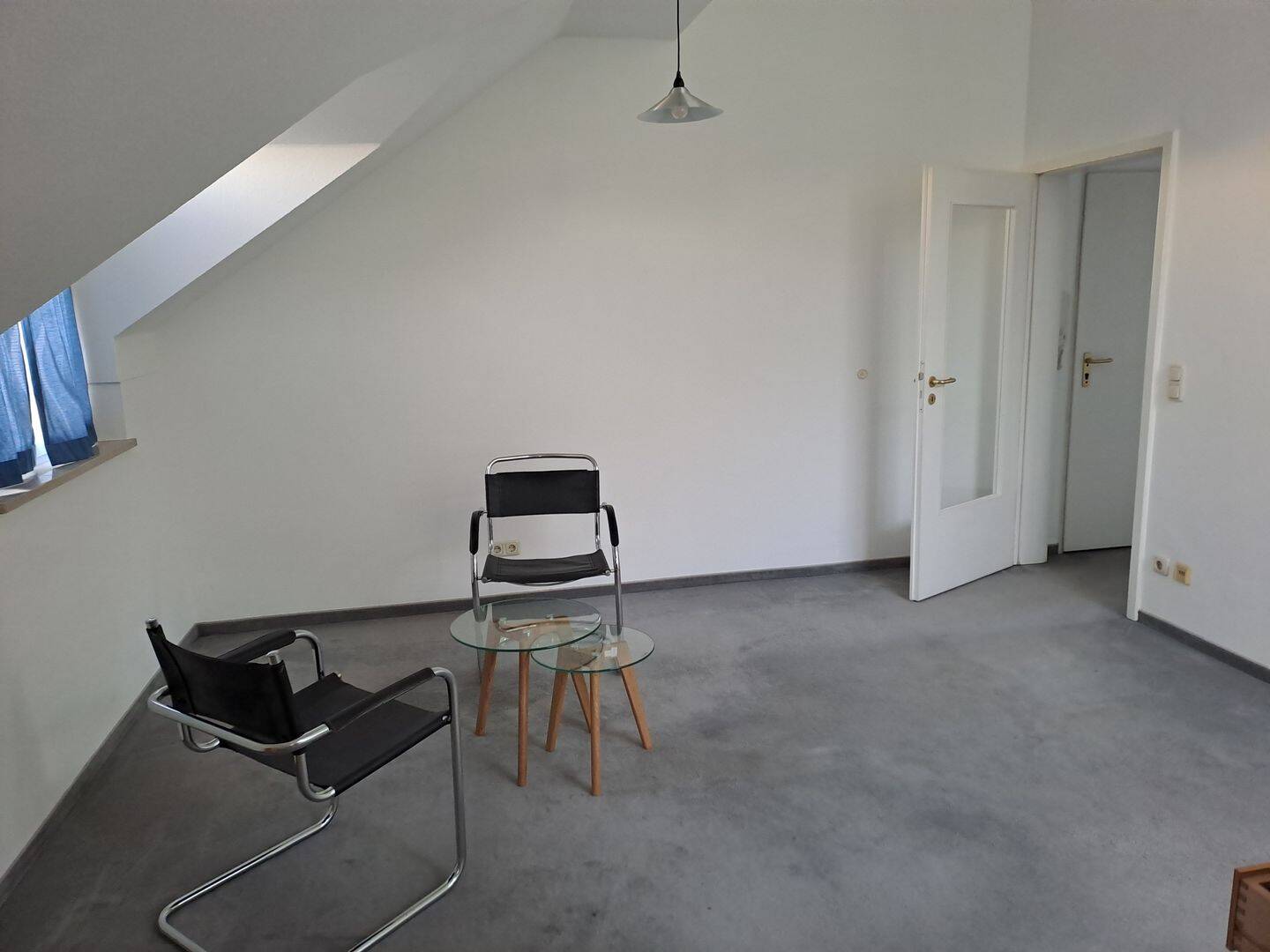 Zwei Zimmer-Whg. in Mü-Feldmoching; Schöne, helle Dachgeschosswohnung – München – Bild 1 von 4