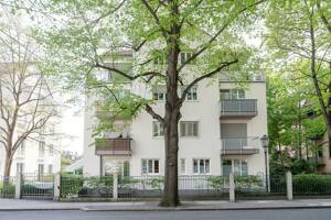 +++ Bezugsfreie 2-Zimmer-Wohnung mit Balkon, EBK und Tiefgarage mitten im grünen Trachau +++