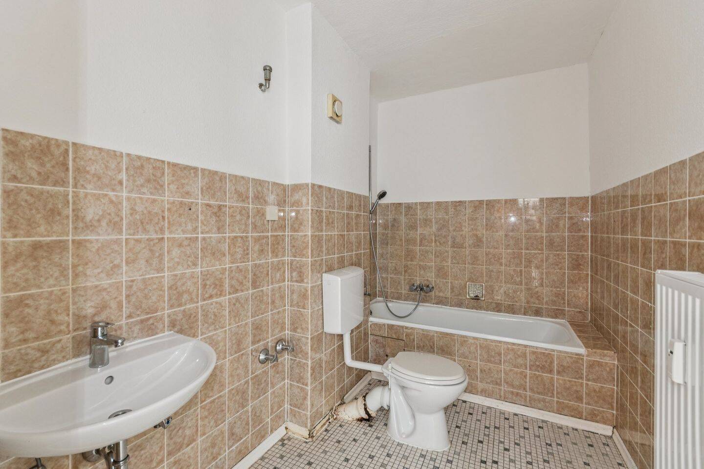 Attraktives Mehrfamilienhaus in Essen - Großes Value-Add-Potenzial mit Wohn- & Gewerbefläche – Essen – Vorschaubild 8